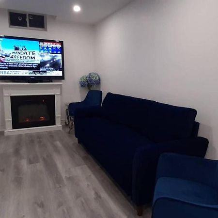 2 Bedrooms 2 Washrooms 2 Parking Spots Basement Apartment Newmarket Dış mekan fotoğraf