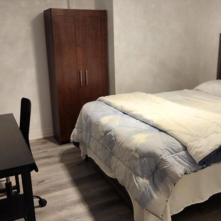 2 Bedrooms 2 Washrooms 2 Parking Spots Basement Apartment Newmarket Dış mekan fotoğraf