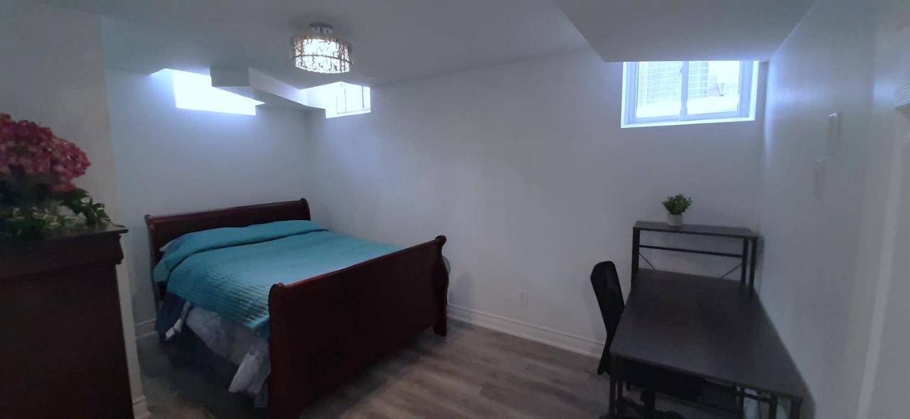 2 Bedrooms 2 Washrooms 2 Parking Spots Basement Apartment Newmarket Dış mekan fotoğraf