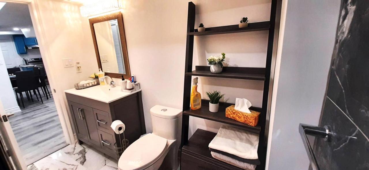 2 Bedrooms 2 Washrooms 2 Parking Spots Basement Apartment Newmarket Dış mekan fotoğraf