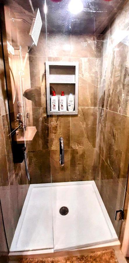 2 Bedrooms 2 Washrooms 2 Parking Spots Basement Apartment Newmarket Dış mekan fotoğraf