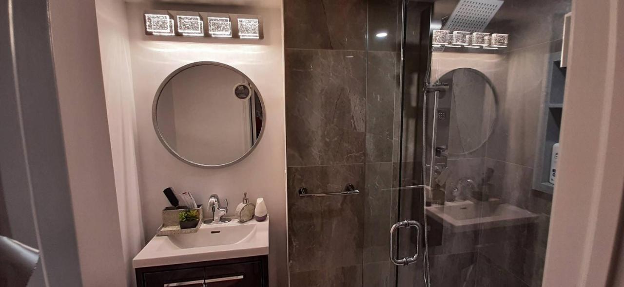 2 Bedrooms 2 Washrooms 2 Parking Spots Basement Apartment Newmarket Dış mekan fotoğraf