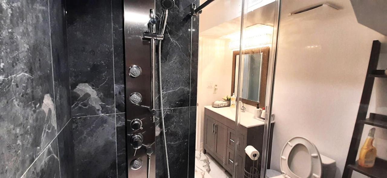 2 Bedrooms 2 Washrooms 2 Parking Spots Basement Apartment Newmarket Dış mekan fotoğraf