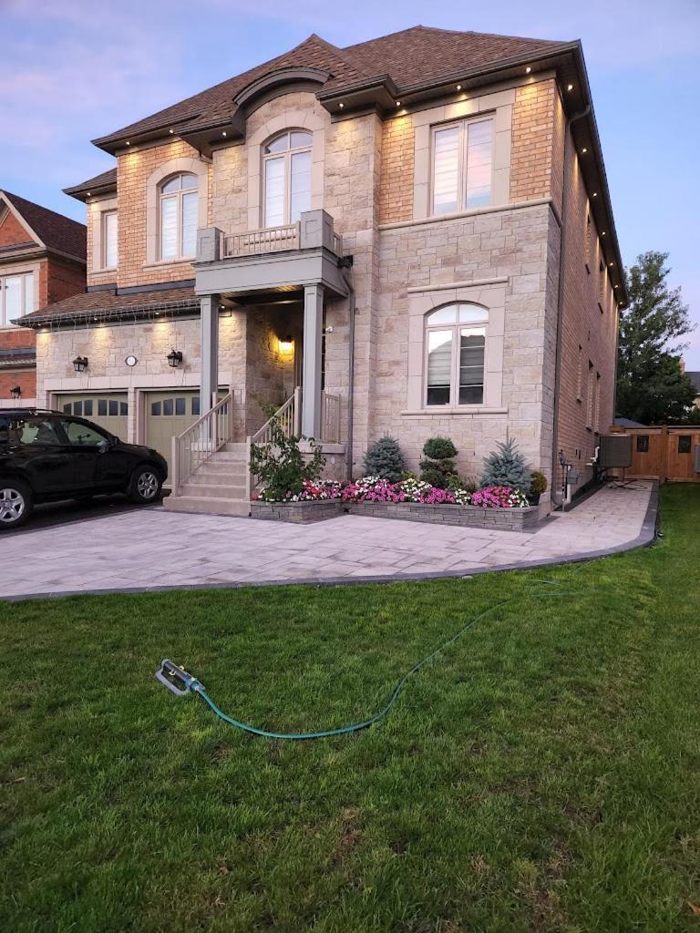 2 Bedrooms 2 Washrooms 2 Parking Spots Basement Apartment Newmarket Dış mekan fotoğraf